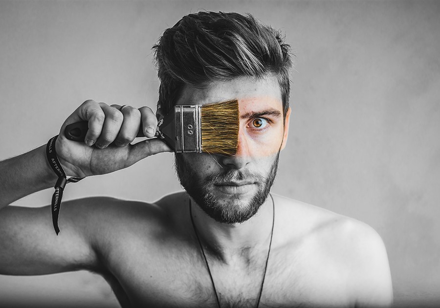 viso uomo con pennello