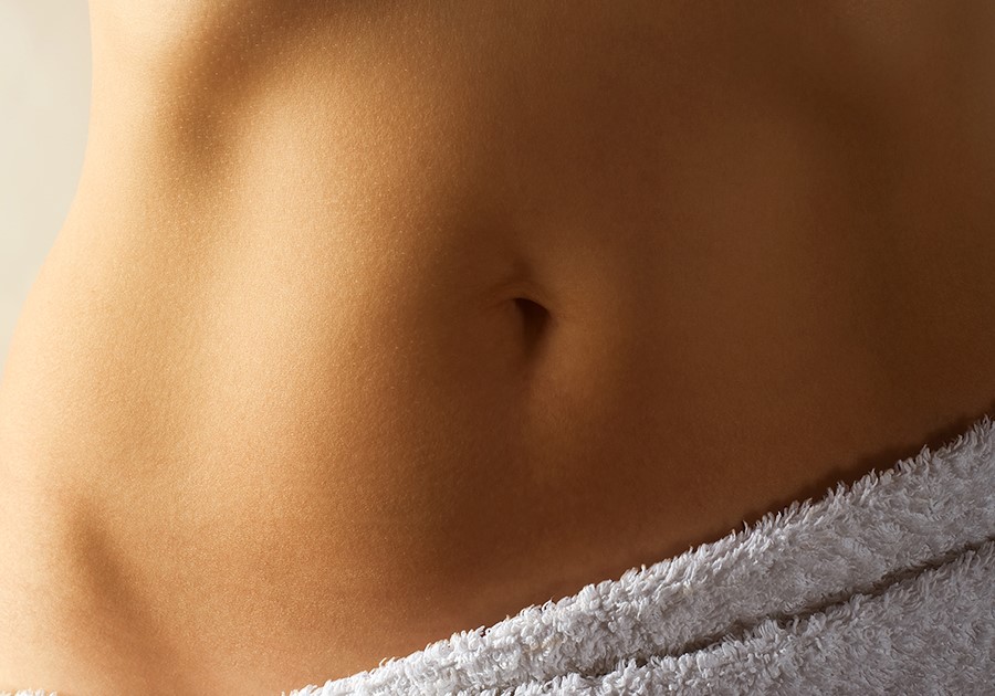 pancia piatta con l'addominoplastica